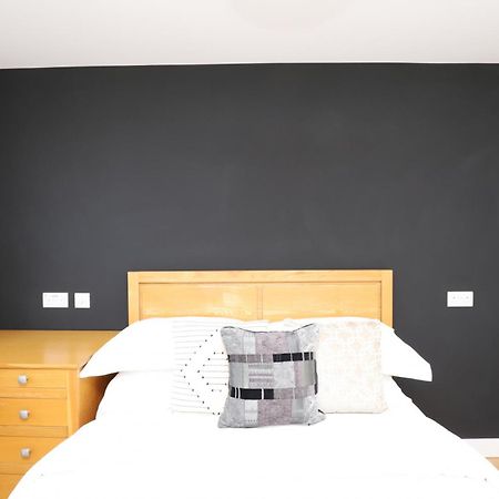 Luxurious Double Bedroom, Ensuite With Free Wifi. أكسفورد الغرفة الصورة