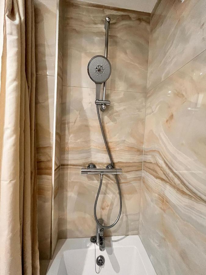 Luxurious Double Bedroom, Ensuite With Free Wifi. أكسفورد المظهر الخارجي الصورة